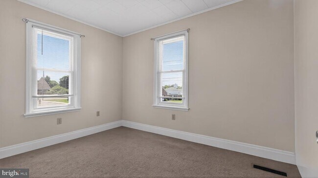 Building Photo - 334 S Railroad St