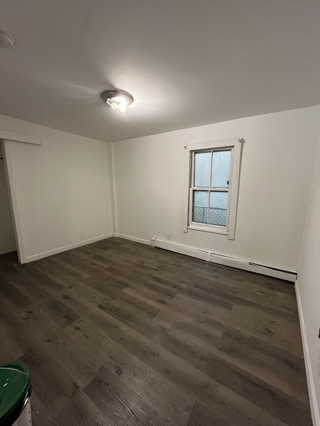 Bed room 3 - 310 E Jersey St