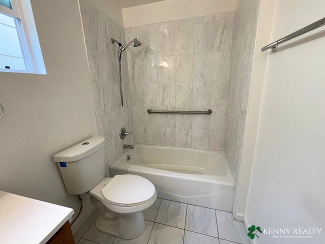 Building Photo - Two Bedroom Home in San Francisco, Bonus R...