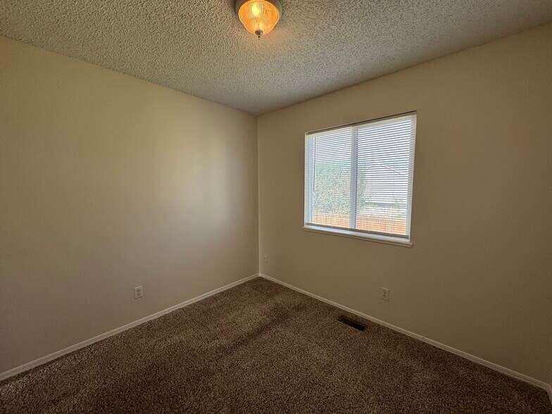Building Photo - 879 Barn Owl Dr