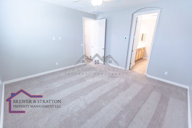 Building Photo - 15243 W Latham St