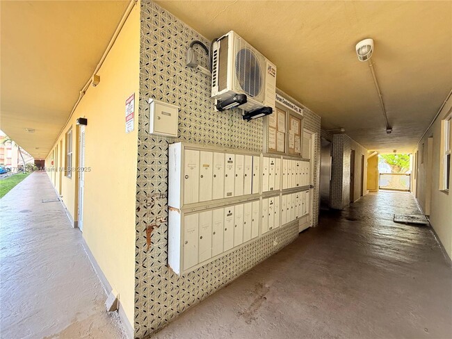 Building Photo - 1302 NE 191st St