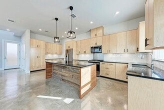 Building Photo - 7714 Watson St