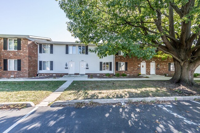 Primary Photo - Southview Plaza Townhomes