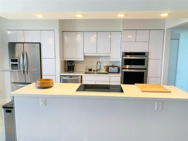 Building Photo - 4779 Collins Ave