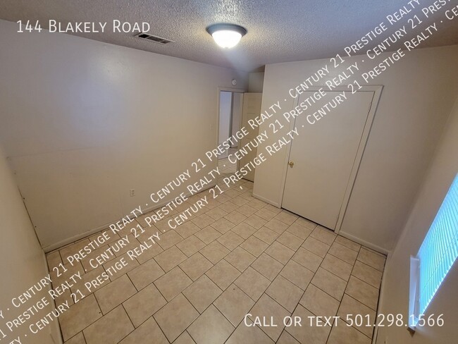 Building Photo - 144 Blakely Rd