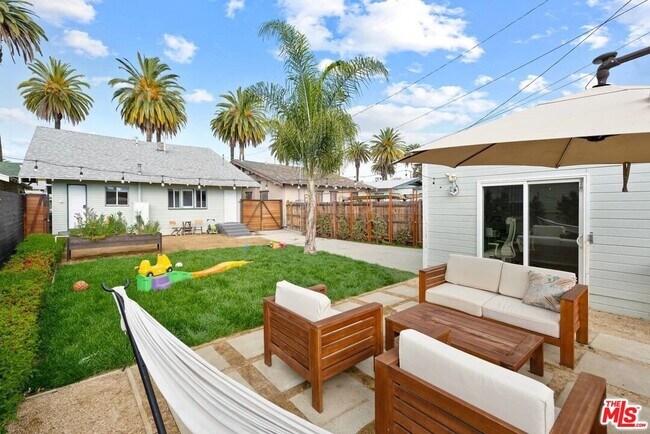 Building Photo - 1728 W 39th St