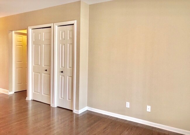 Building Photo - 3035 Camden Dr