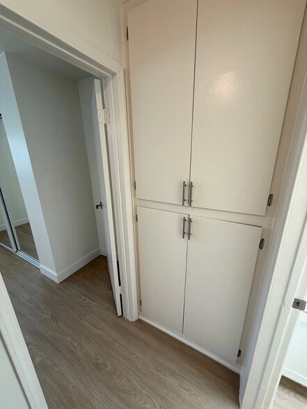 Building Photo - 3900 W 1st St