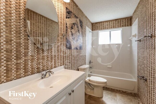 Building Photo - 3931 Lake Crest Terrace