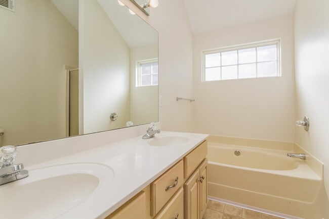 Building Photo - 5525 Craftwood Dr