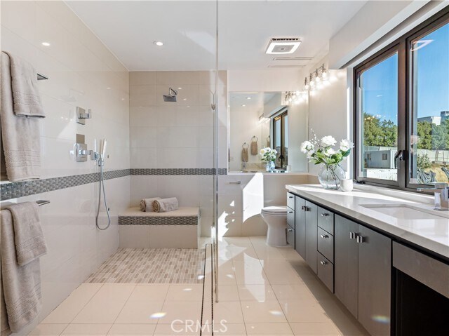 Building Photo - 2287 Sunset Plaza Dr