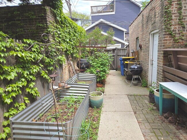 Building Photo - 7223 N Bell Ave