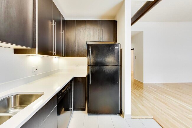 Building Photo - 1021 S State St