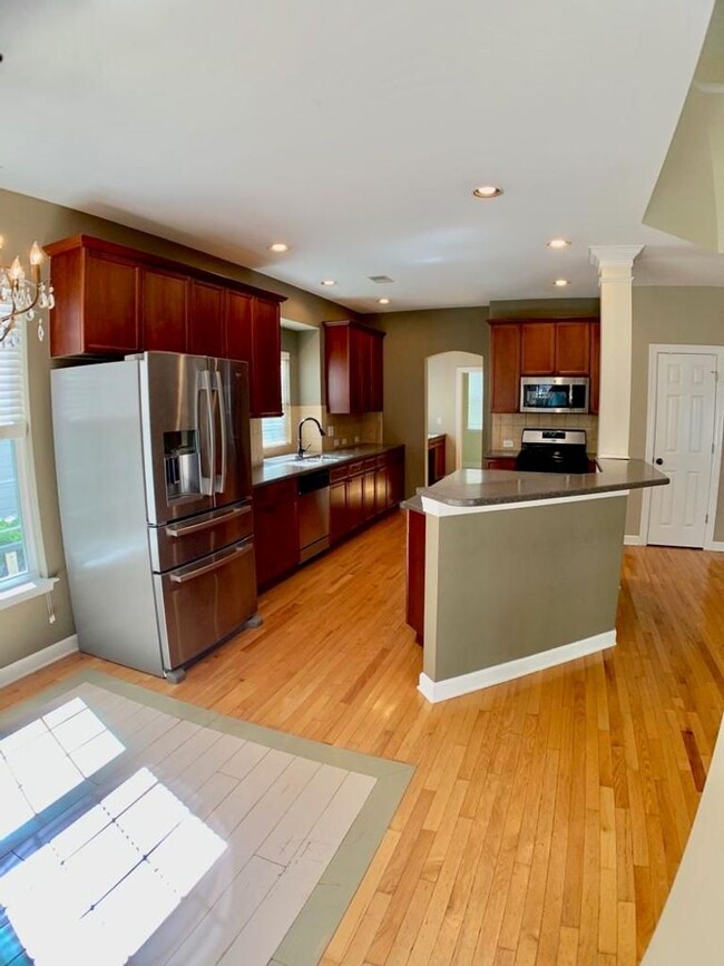 Building Photo - Gorgeous Daniel Island Home!
