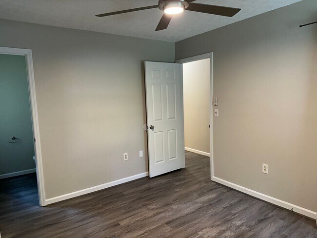 Building Photo - Updated 3 Bedroom 2.5 Bath Home on Hardwoo...
