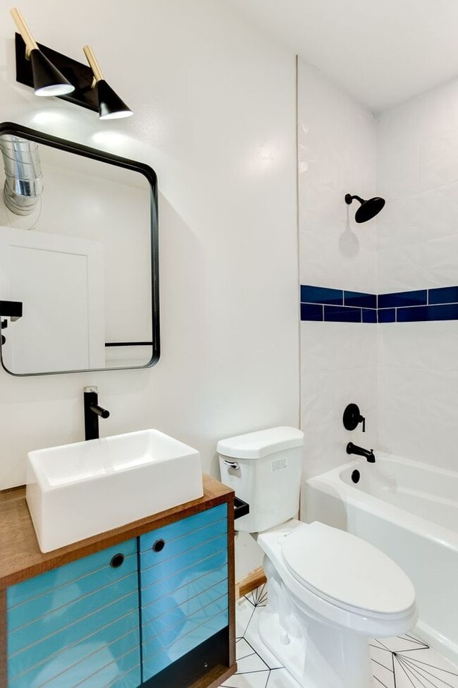 Building Photo - Gorgeous 2 bed, 2 bath 1 garage home in Li...