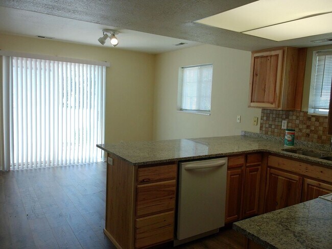 Building Photo - 29 Somerset Pl