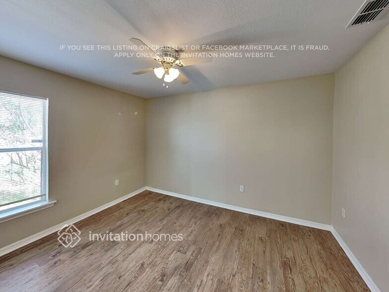 Building Photo - 1437 Bluff Loop