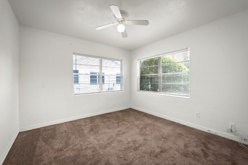 Building Photo - 1025 W 25th St