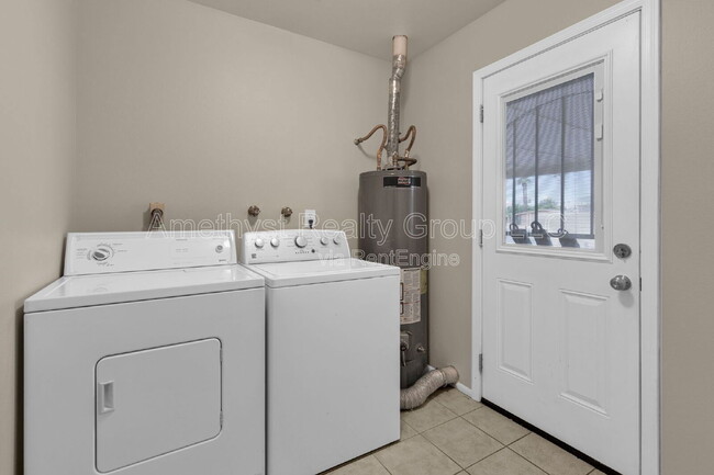 Building Photo - 10547 W Coggins Dr