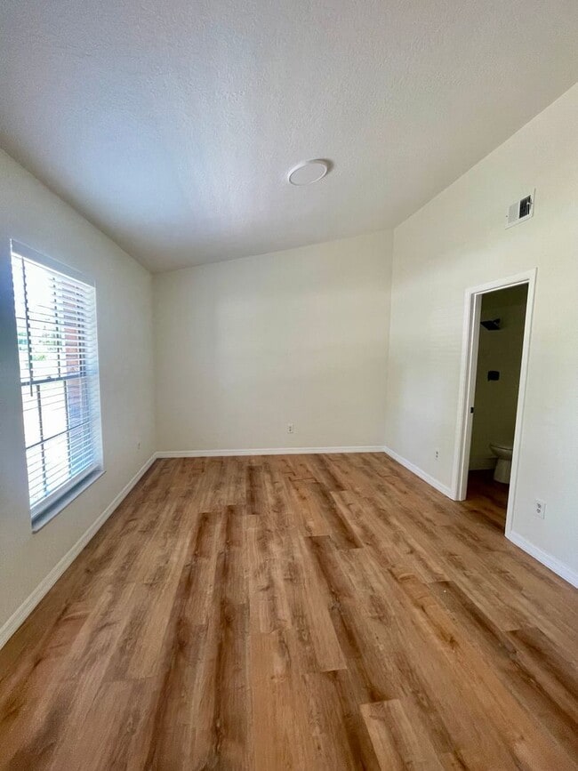 Building Photo - Renovated 3-Bed Home with Modern Upgrades ...