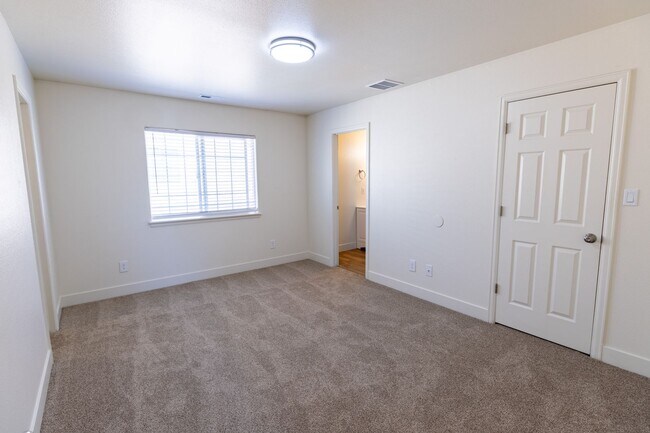 Building Photo - 1240 Bunting Ave