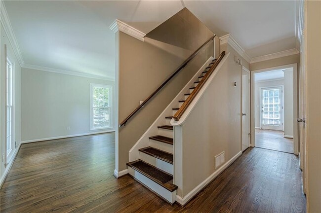Building Photo - 385 Stonebridge Trail