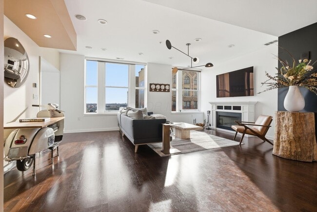 Building Photo - 145 N High St