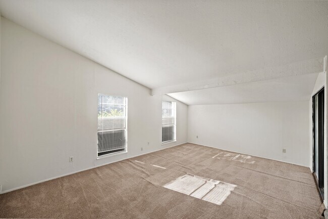 Building Photo - 15822 Danford Dr