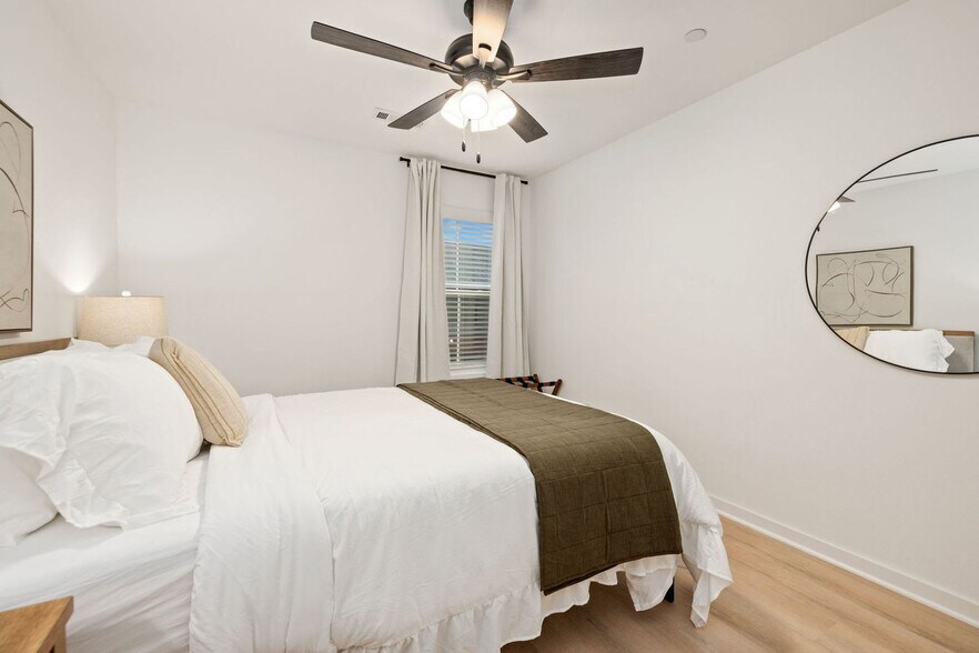 Building Photo - 1935 S Garland Ave