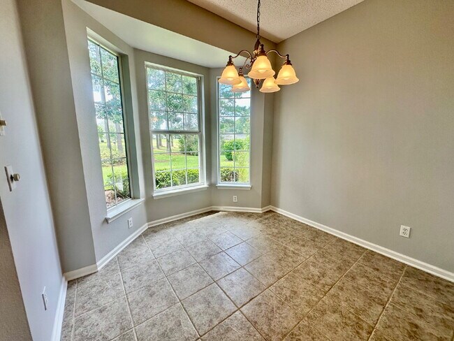 Building Photo - Outstanding Two Bedroom Home in Sun City!