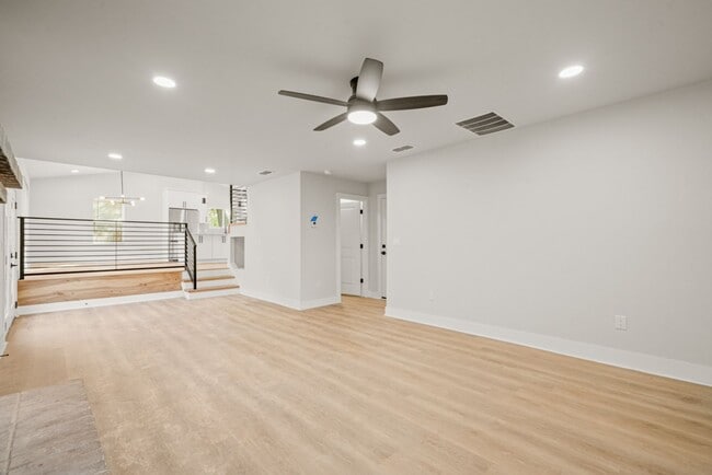 Building Photo - BEAUTIFUL HOUSE FOR RENT NEAR 1604 W/ GUIL...