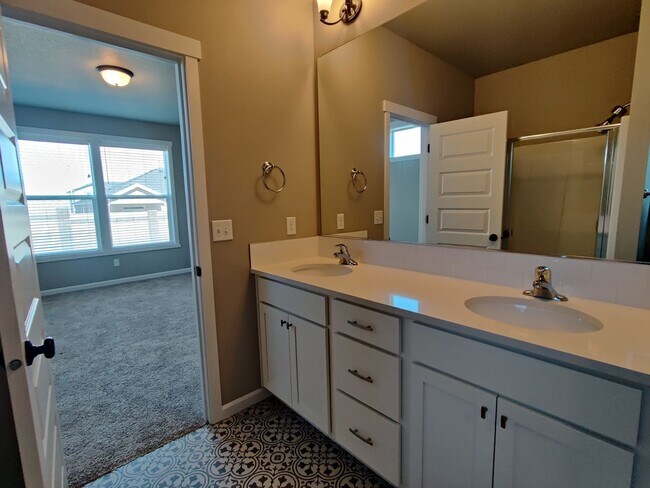 Building Photo - Gorgeous Newer Single Family Home in West ...
