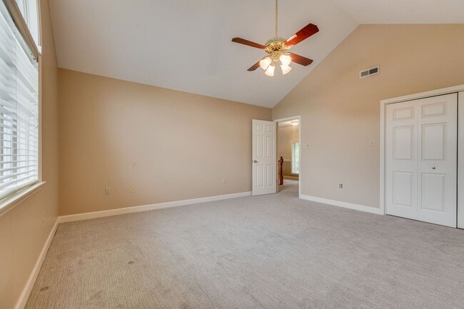 Building Photo - Experience lakefront living at its finest in the heart of East TN