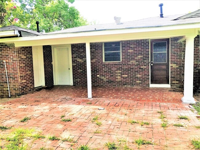 Building Photo - 1174 Rosedale Dr