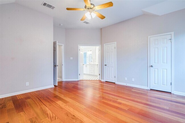 Building Photo - 10803 Sans Souci Pl