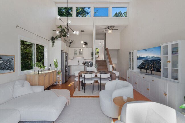 Building Photo - Mercer Island Condo