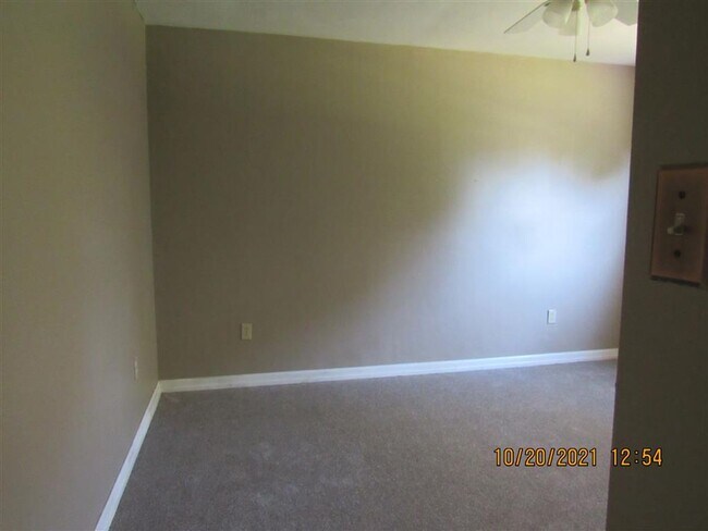 Building Photo - 10 Tanbark Dr