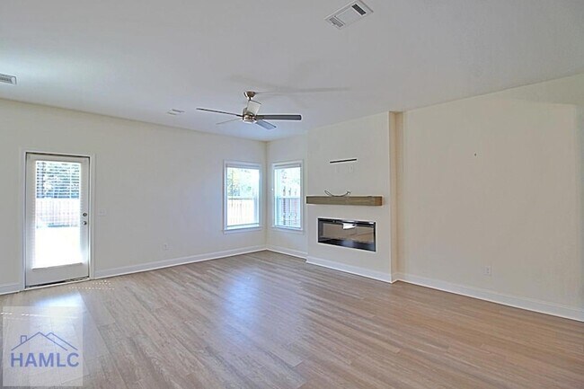 Building Photo - 151 Buckingham Dr