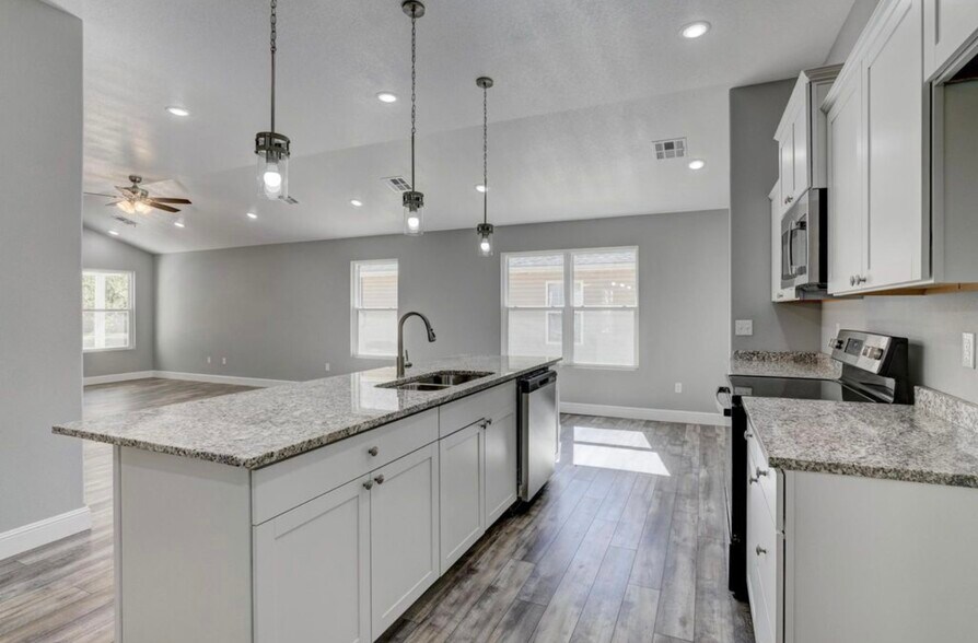 Stock image-Interior finishes may vary - 917 N Hall St