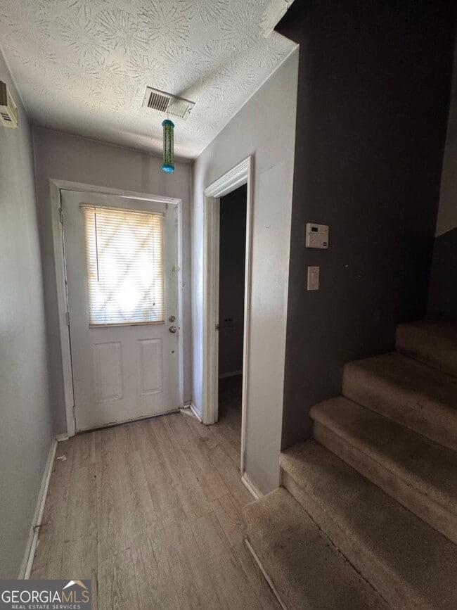 Building Photo - 1602 Pine Tree Trail