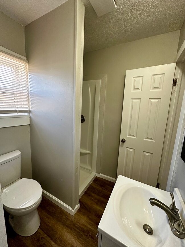 Building Photo - 2 Bedroom House for Rent