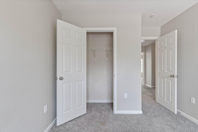 Building Photo - 183 Swaying Pine Ct