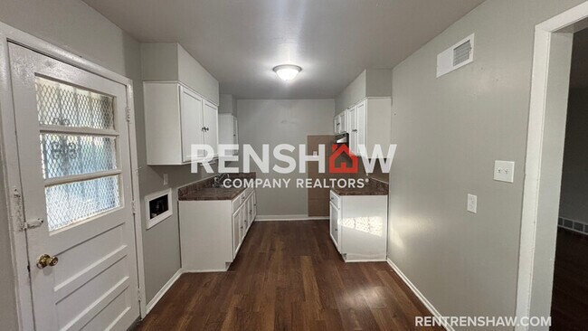 Building Photo - 3667 Southland St