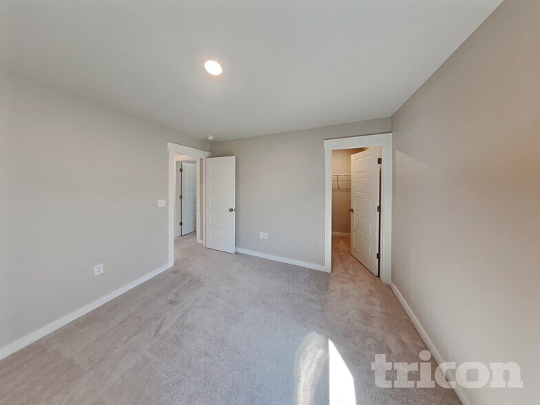 Building Photo - 1736 Lannister Ave