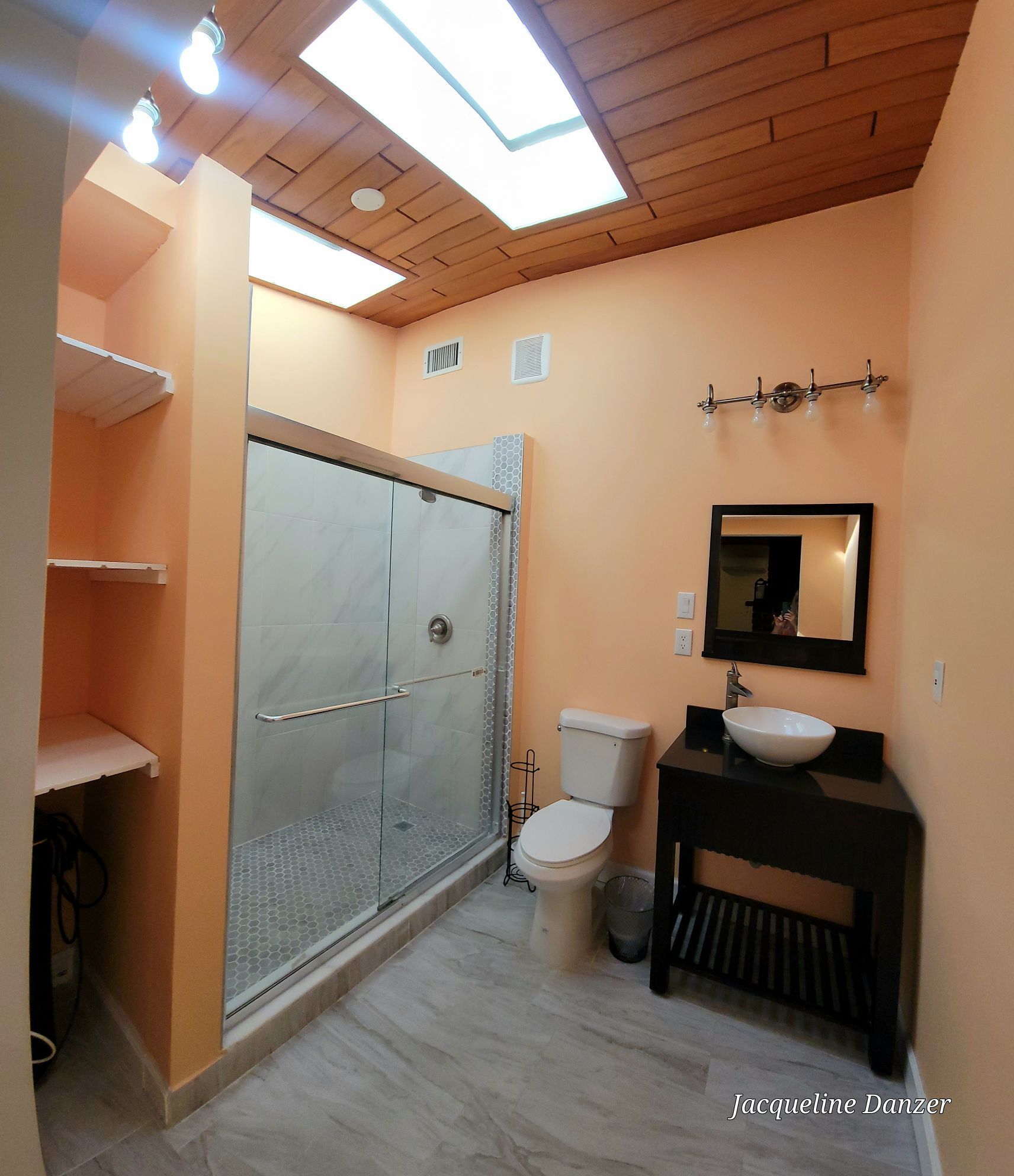 Building Photo - 2241 NE 38th St