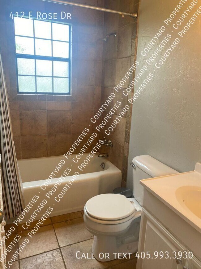 Building Photo - 412 E Rose Dr