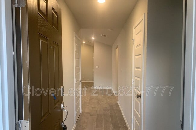 Building Photo - 2172 Darst Dr