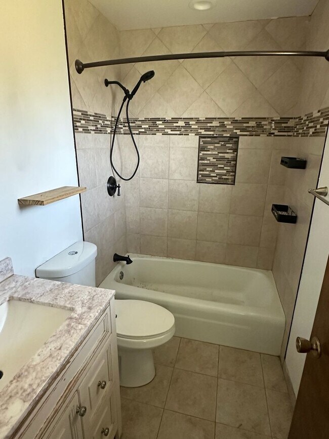 Building Photo - 11465 Ave 200